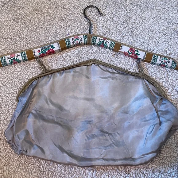 Vintage French (?) clothes hanger with pocket floral stripe - Picture 6 of 11